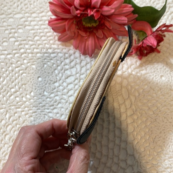 Claire’s vegan leather PUG change purse - Picture 3 of 5